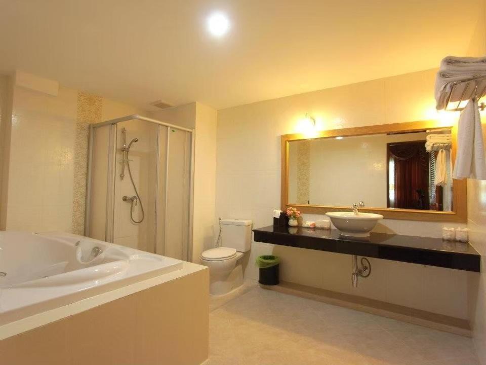 Major Grand Hotel Chum Phae Экстерьер фото