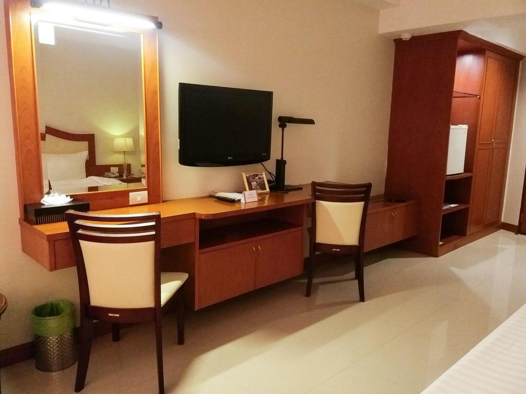 Major Grand Hotel Chum Phae Экстерьер фото